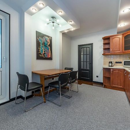 Modern 3 Bedroom Apartment Kiev Eksteriør billede