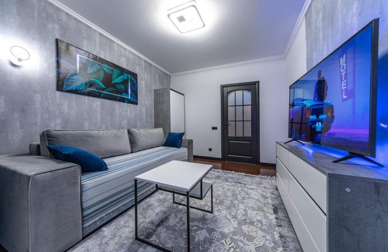 Modern 3 Bedroom Apartment Kiev Eksteriør billede