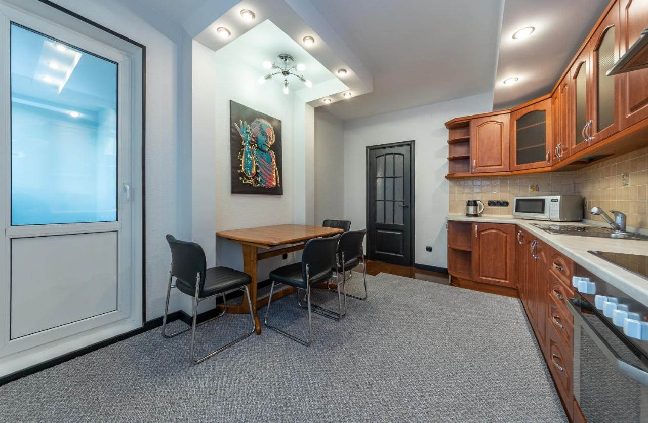 Modern 3 Bedroom Apartment Kiev Eksteriør billede
