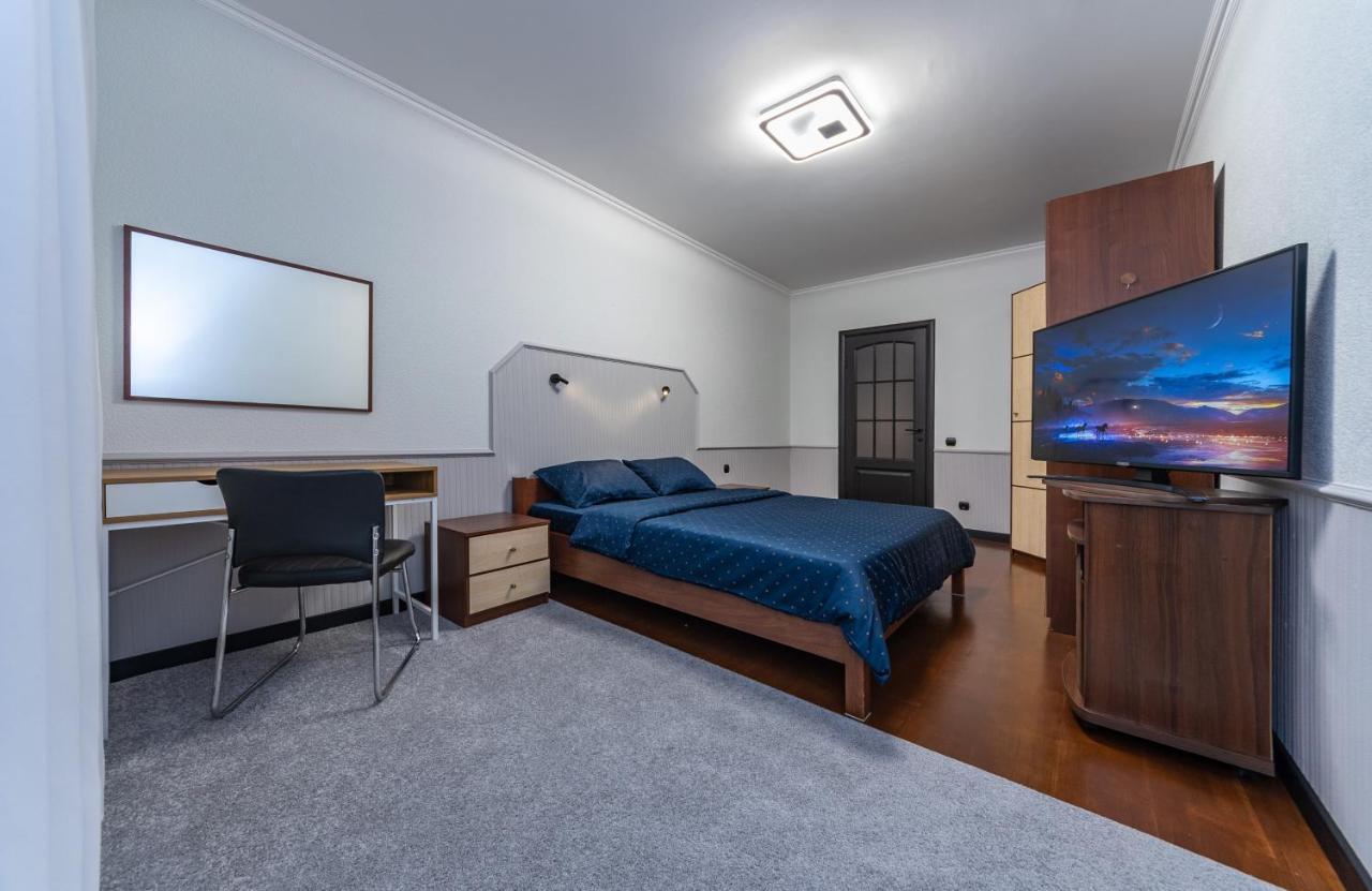 Modern 3 Bedroom Apartment Kiev Eksteriør billede