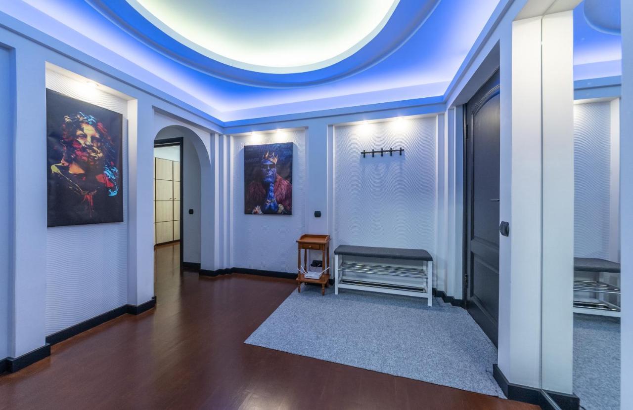 Modern 3 Bedroom Apartment Kiev Eksteriør billede