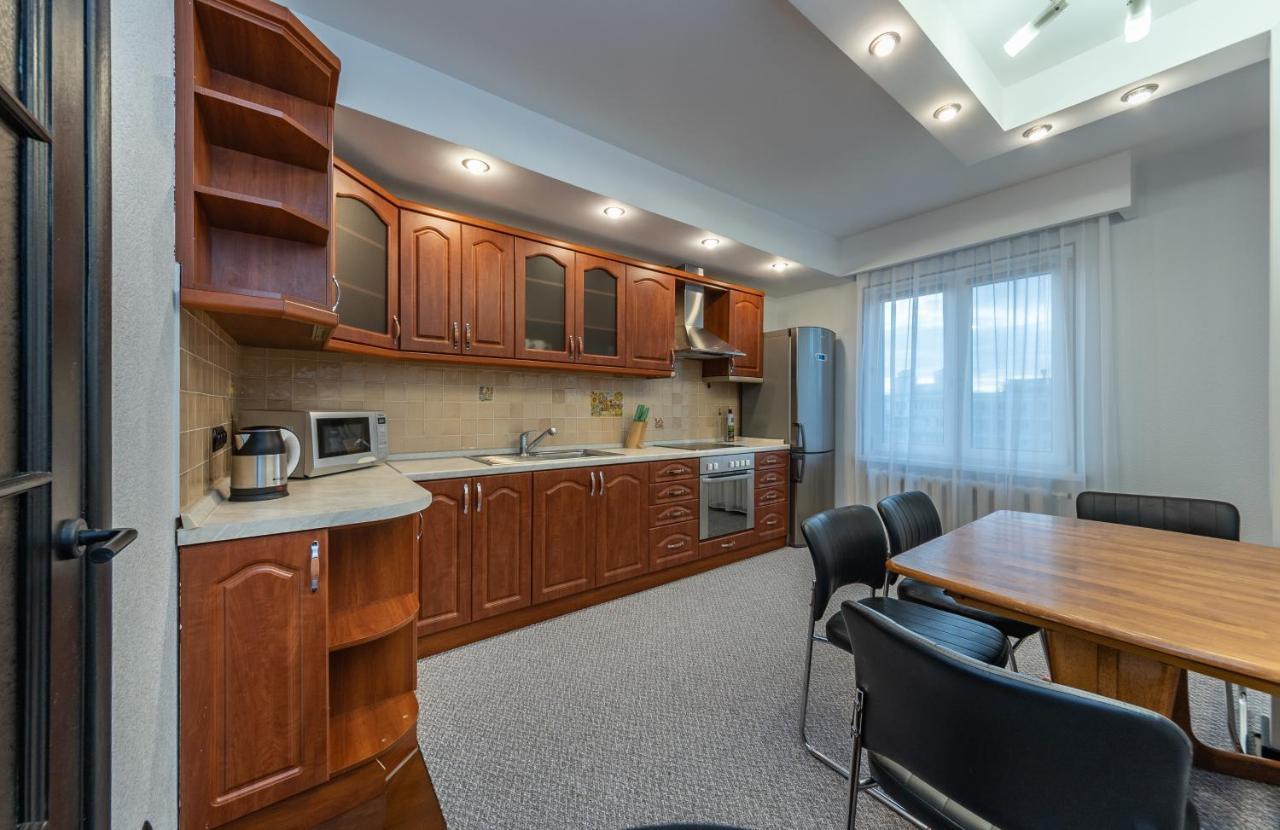Modern 3 Bedroom Apartment Kiev Eksteriør billede